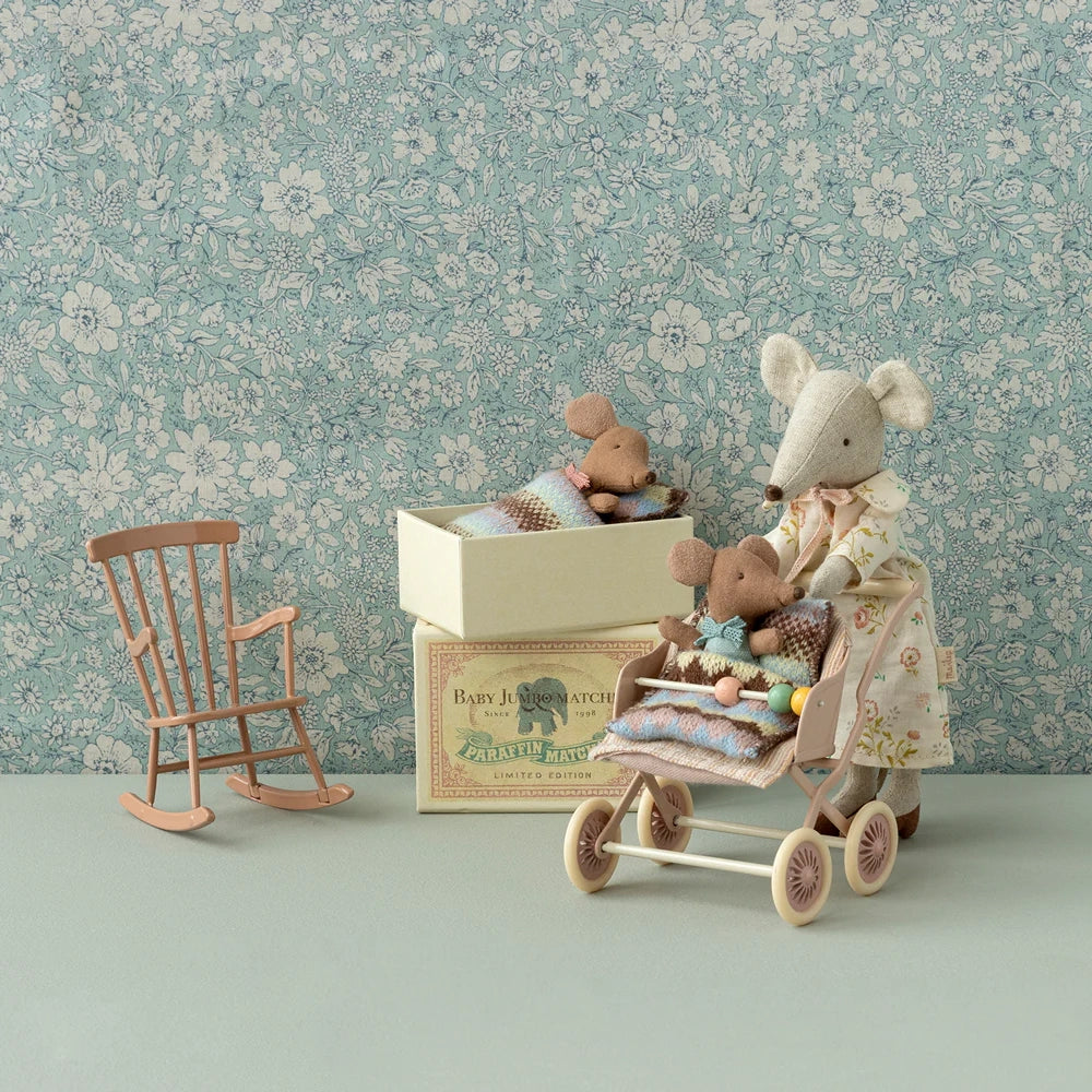 Sleepy wakey baby mouse in matchbox - Rose