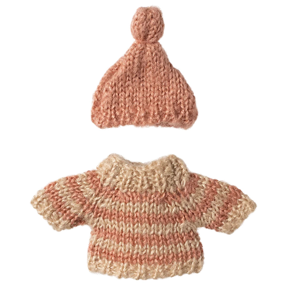 Knitted sweater and hat, Big sister mouse