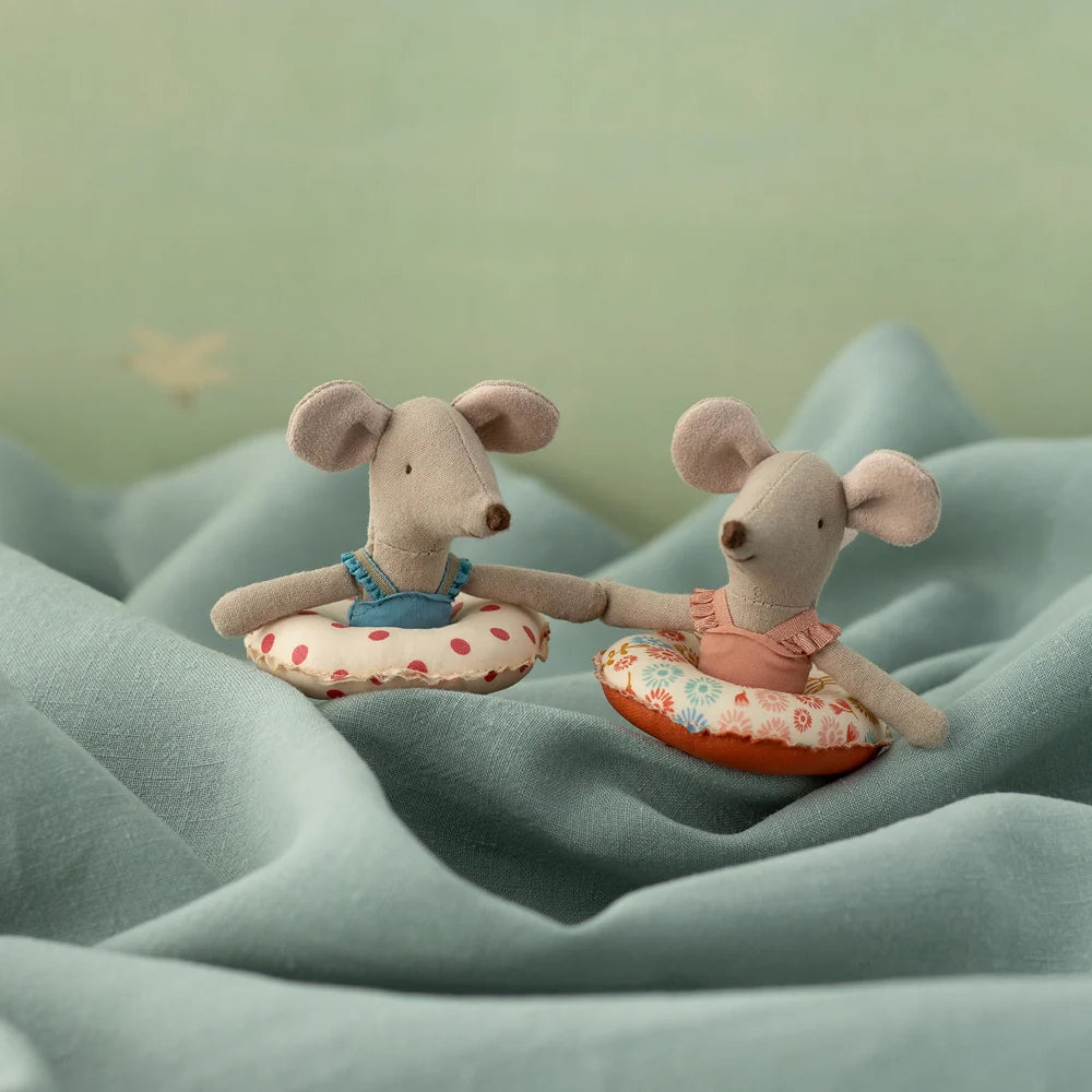 Beach mouse with dot float, Little sister Mouse