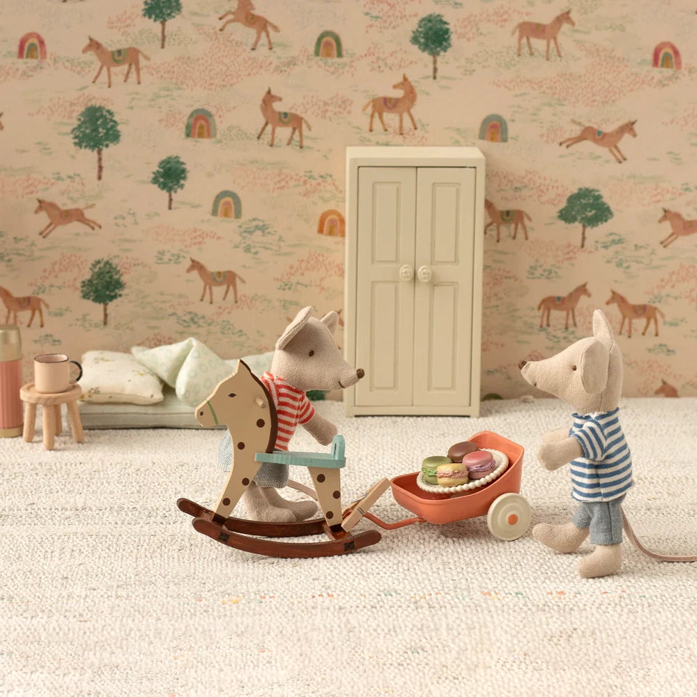 LouiMax and Stella, Little brother and sister mice