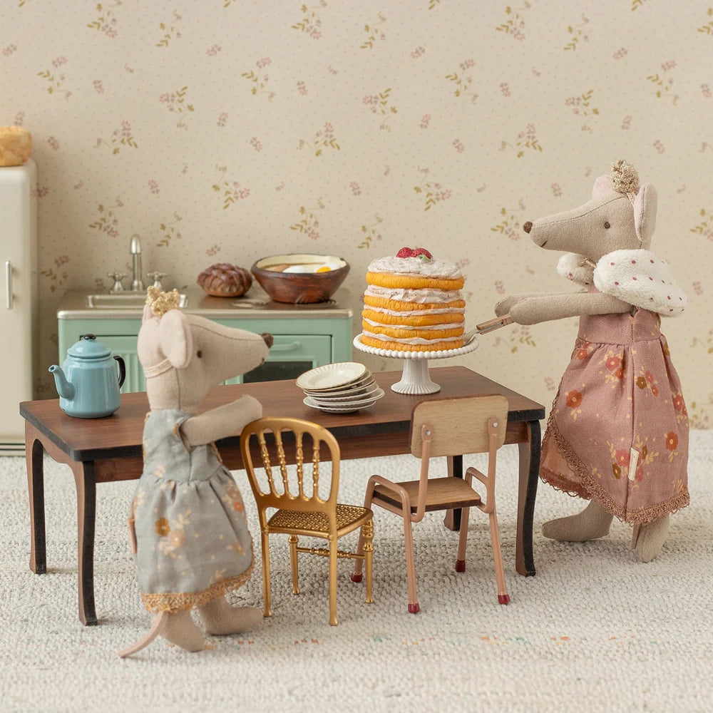 Long dining table, Mouse