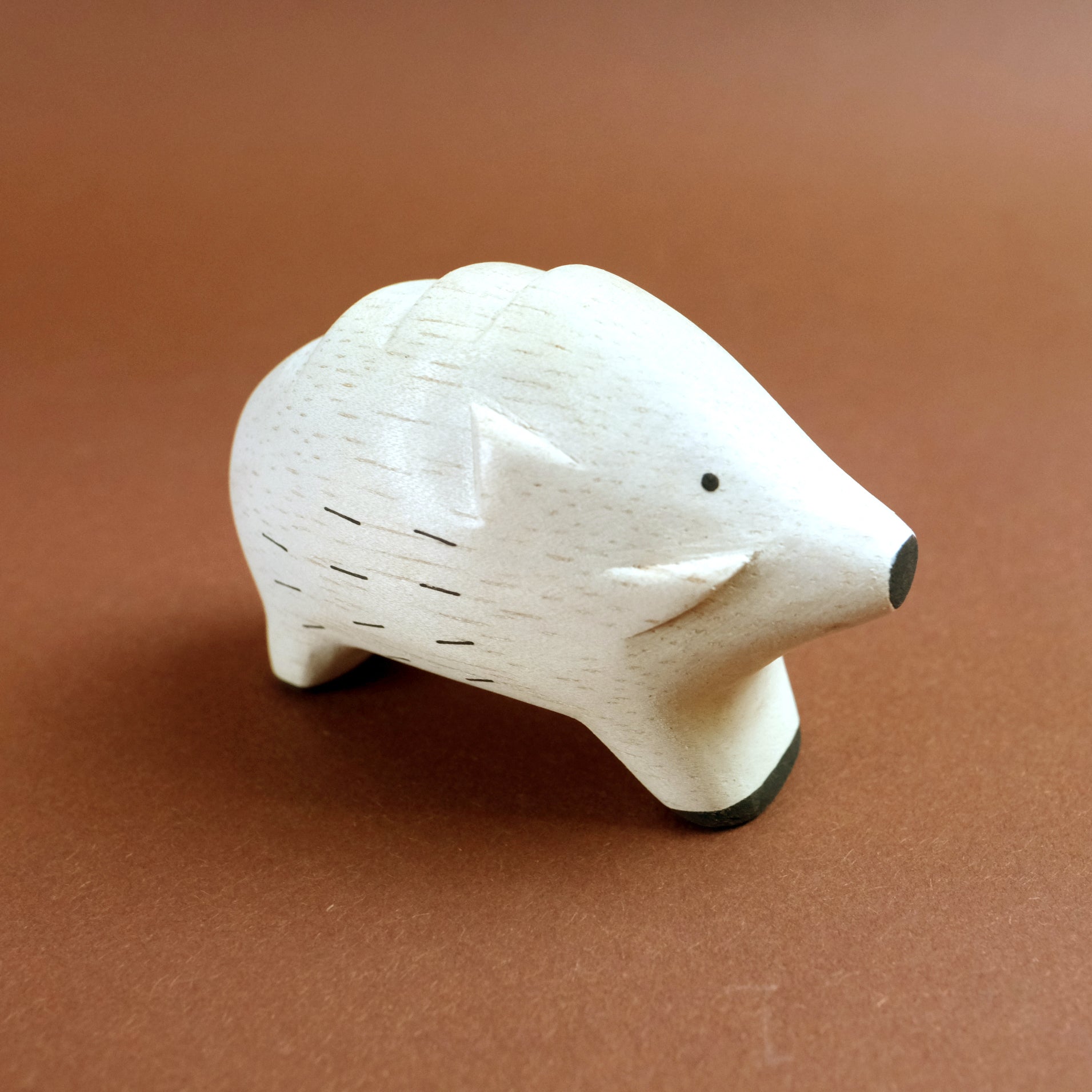 Pole pole wooden wild & exotic animals