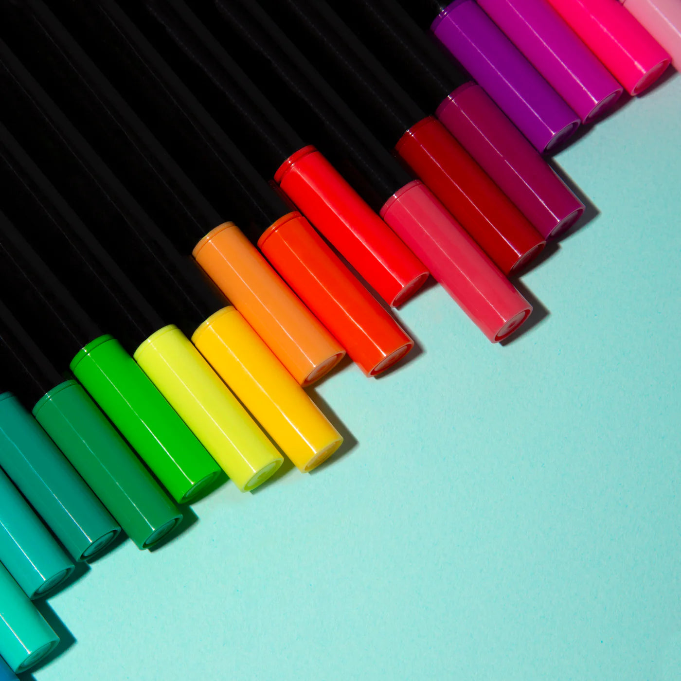 Box 100 colors Markers