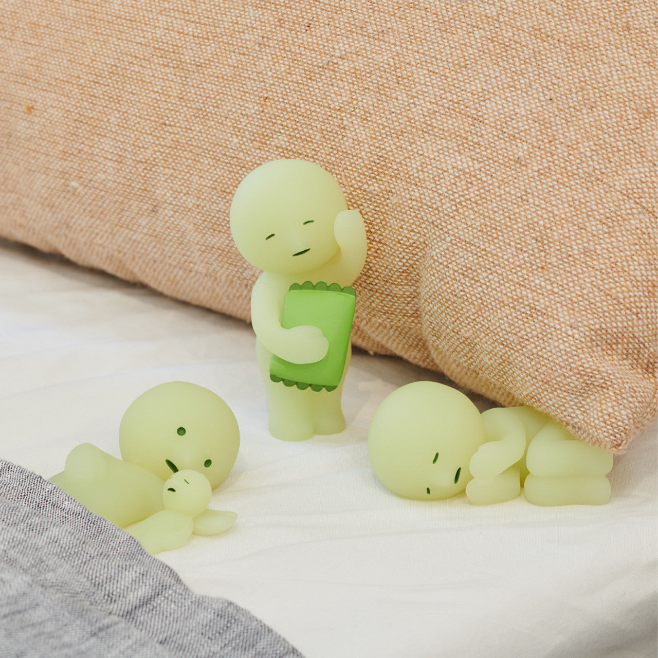 Smiski GLOW IN THE DARK (Blindbox) - Bed