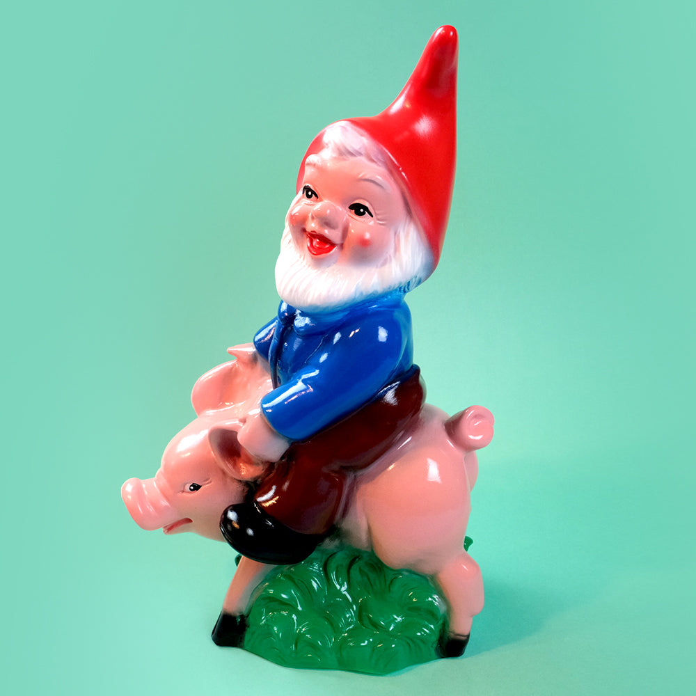 Garden gnome with Pig