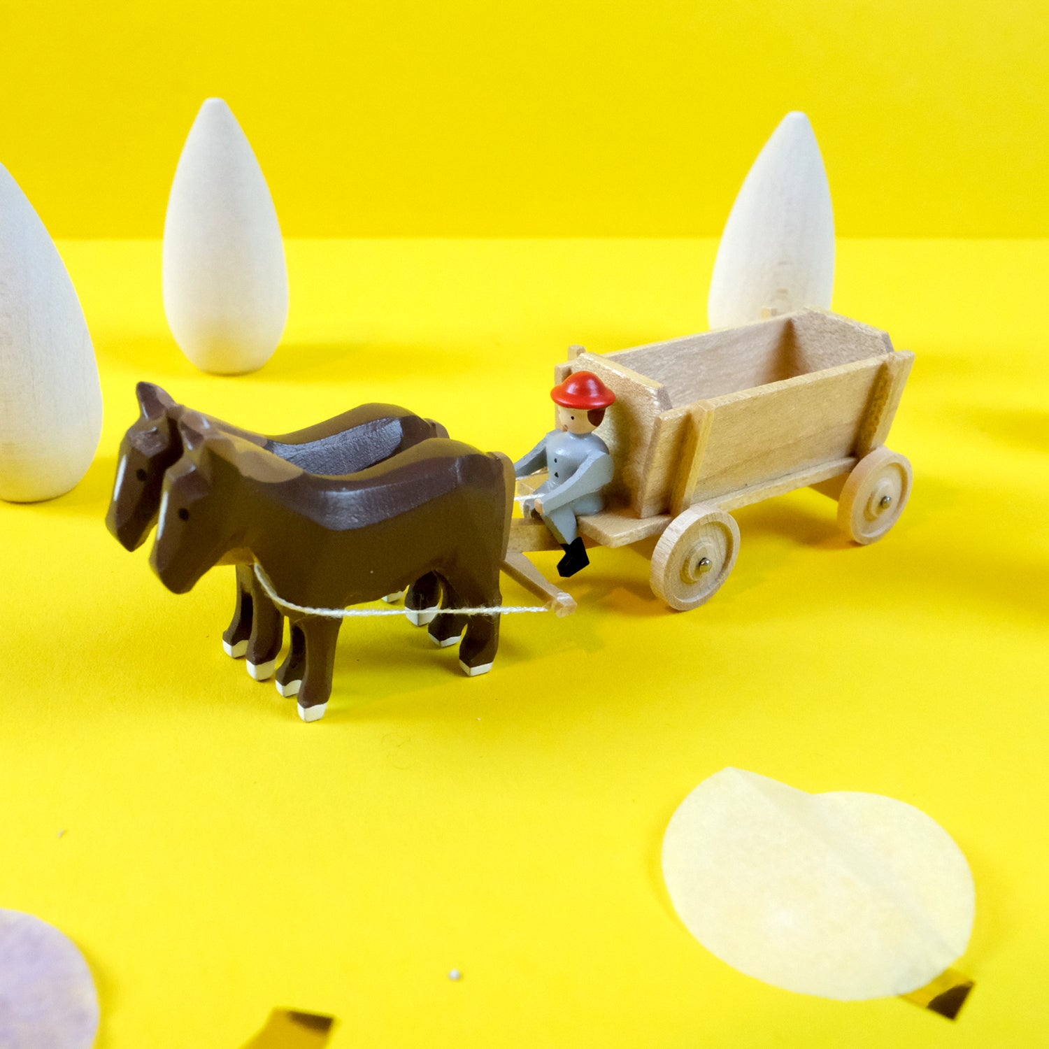 Horse-drawn carriage miniature