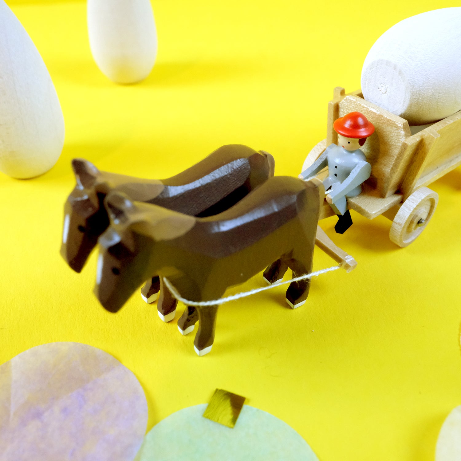 Horse-drawn carriage miniature