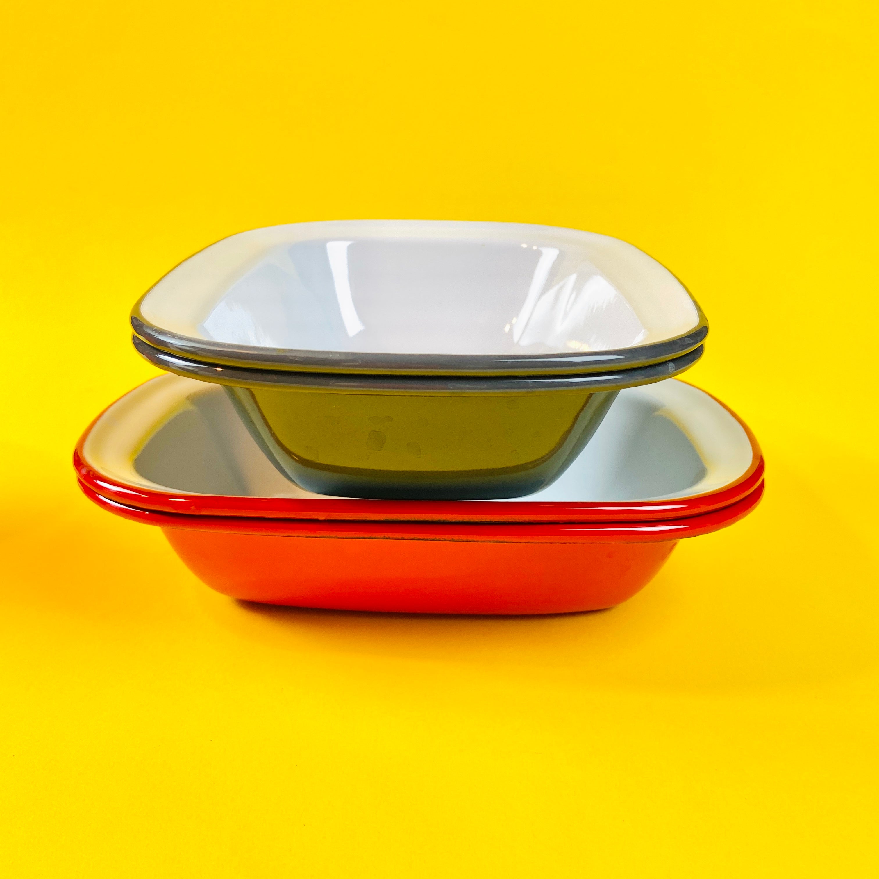 Coloured pie dish