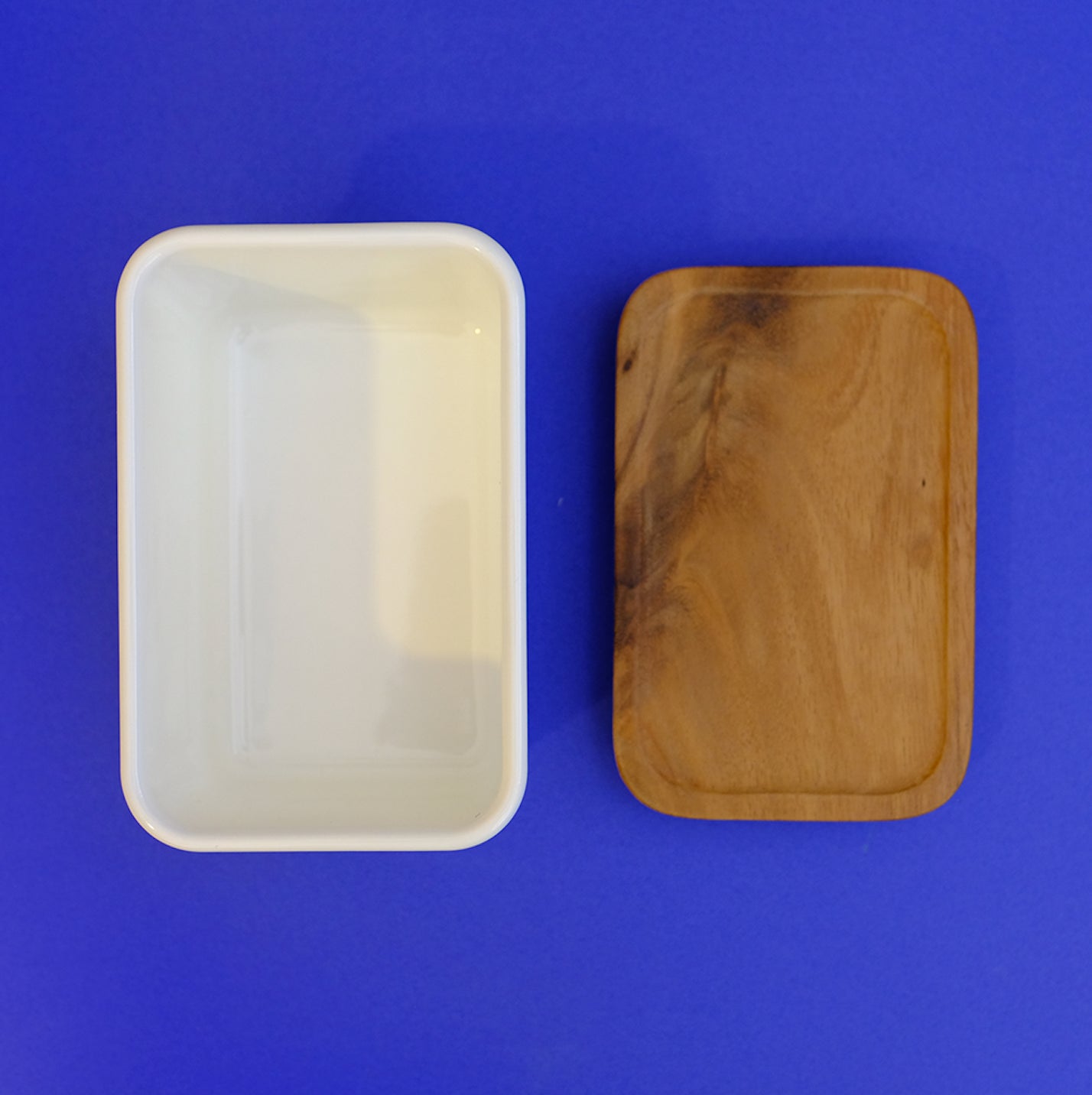 Enamel lunch box with wooden lid