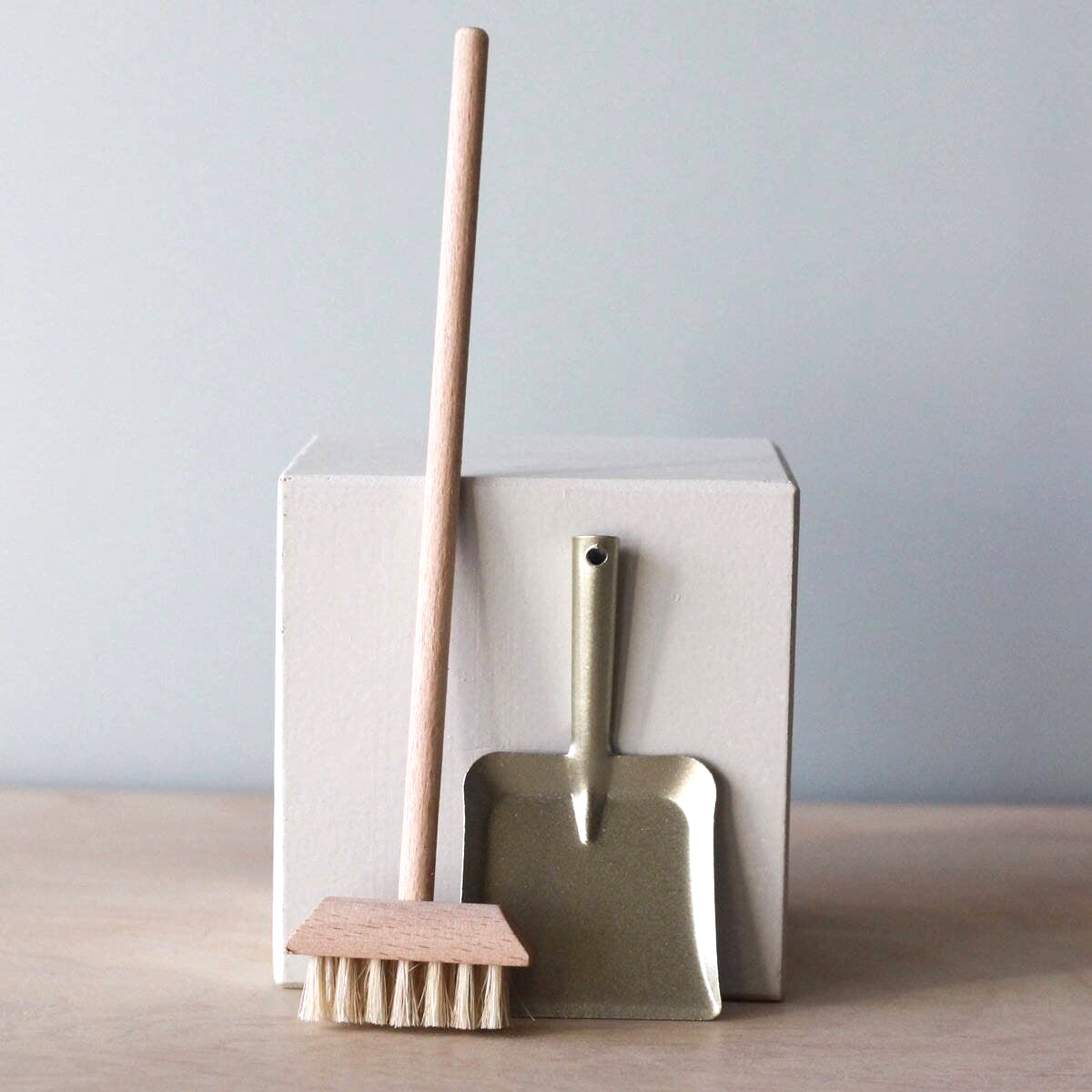 Maileg Broom set