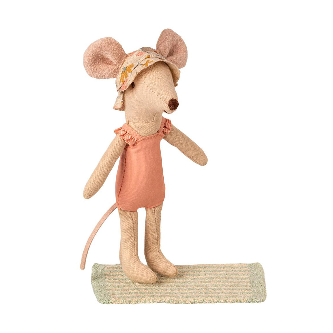 Beach set for big sister mouse