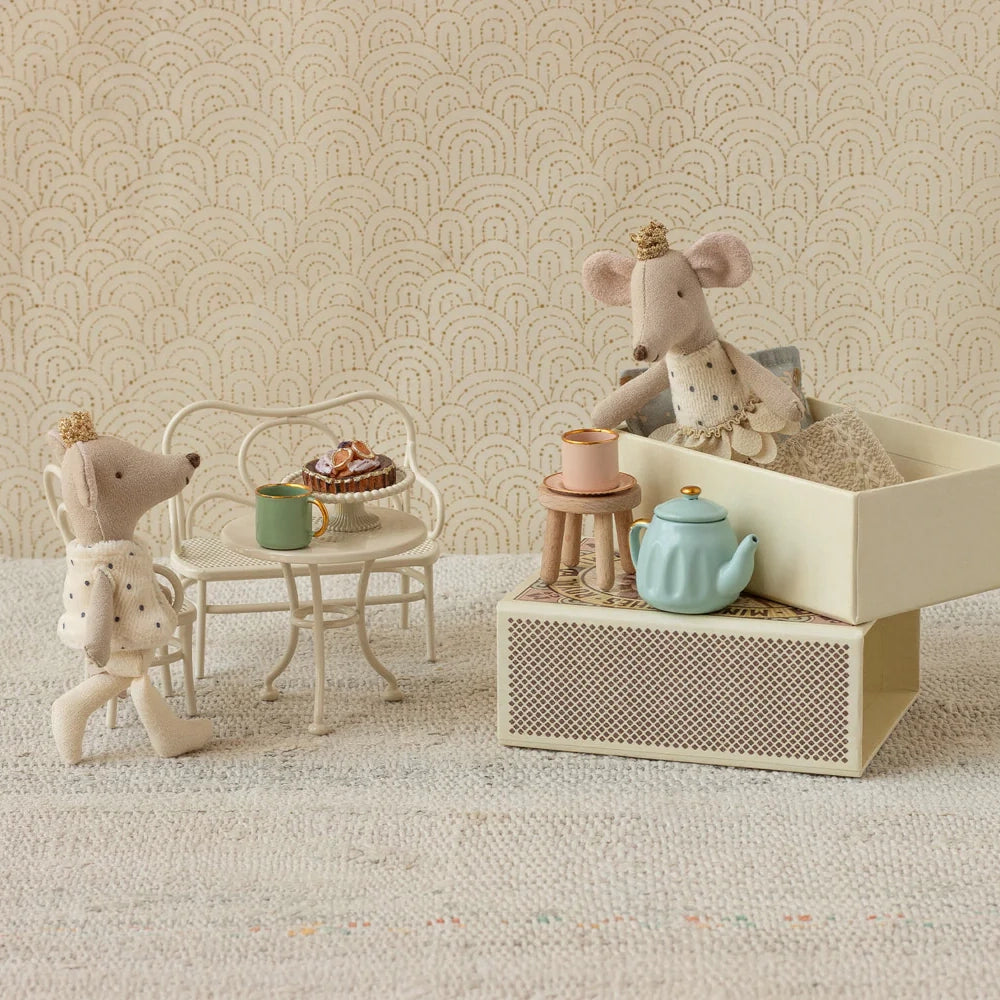 Royal twin mice, Little sister and brother in matchbox