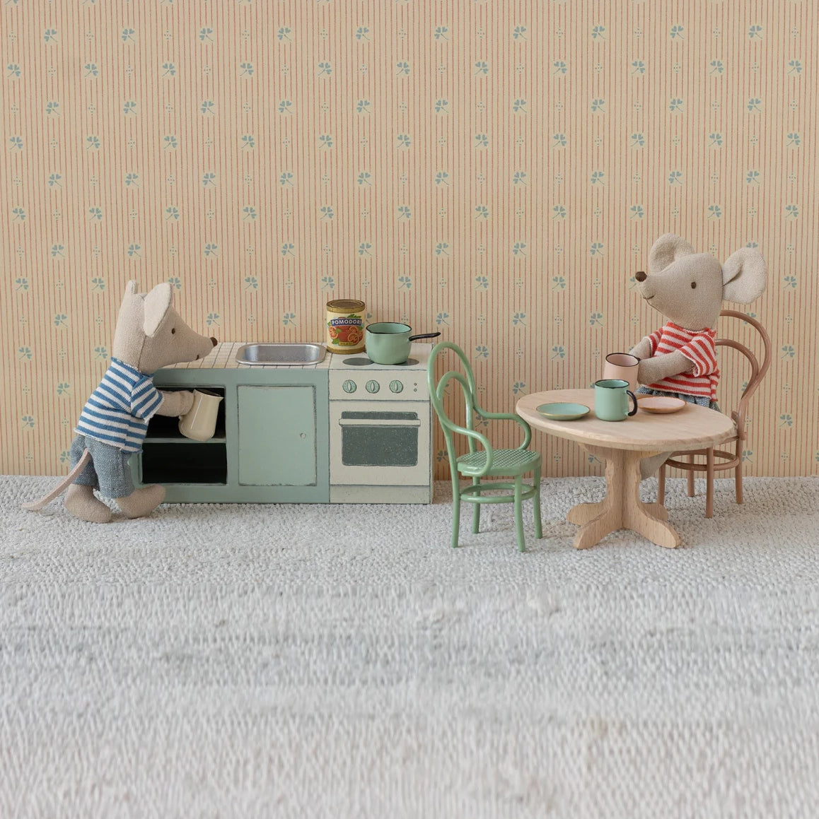 Kitchen counter, Mouse