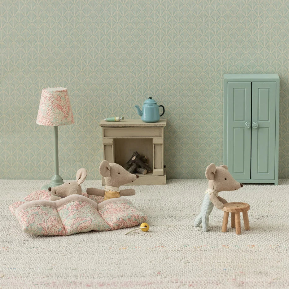 Triplets, Baby mice in matchbox - Checker