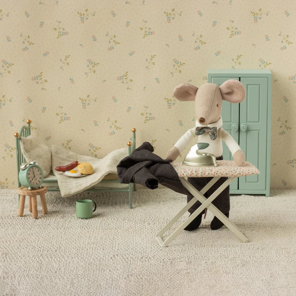 Wedding suit, Dad mouse