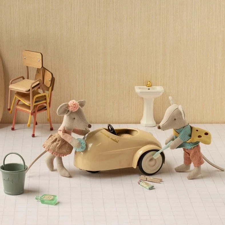 Driver mouse, Little sister