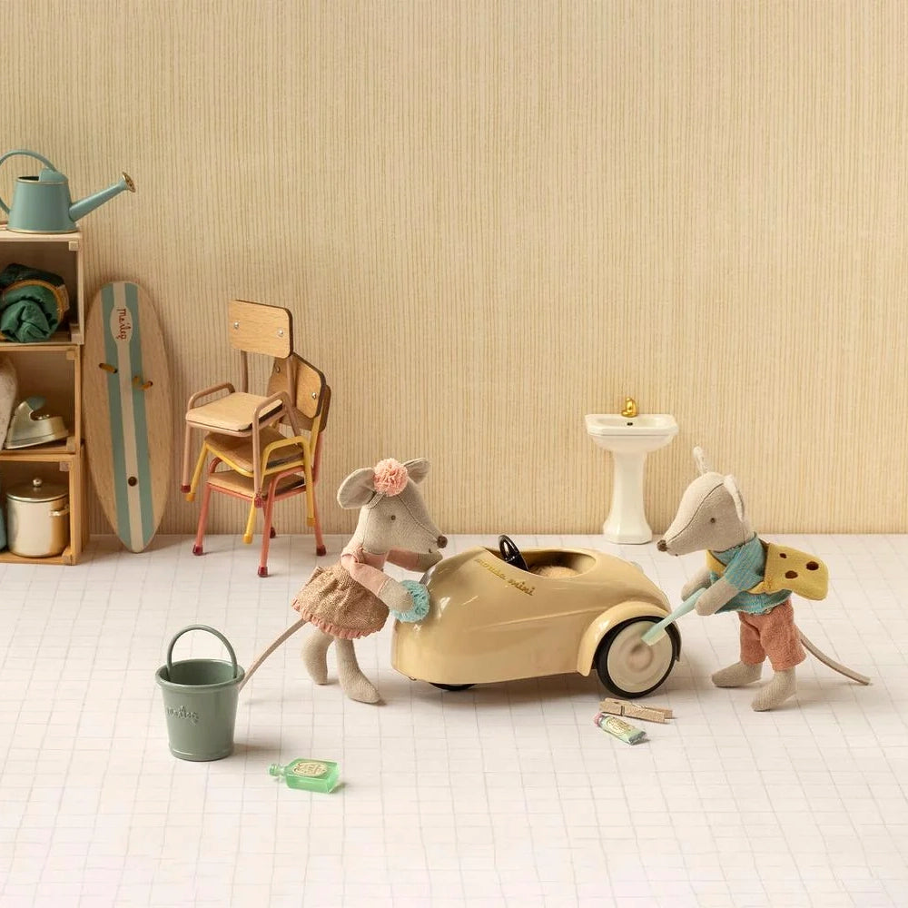 Car, Mouse - Wheat