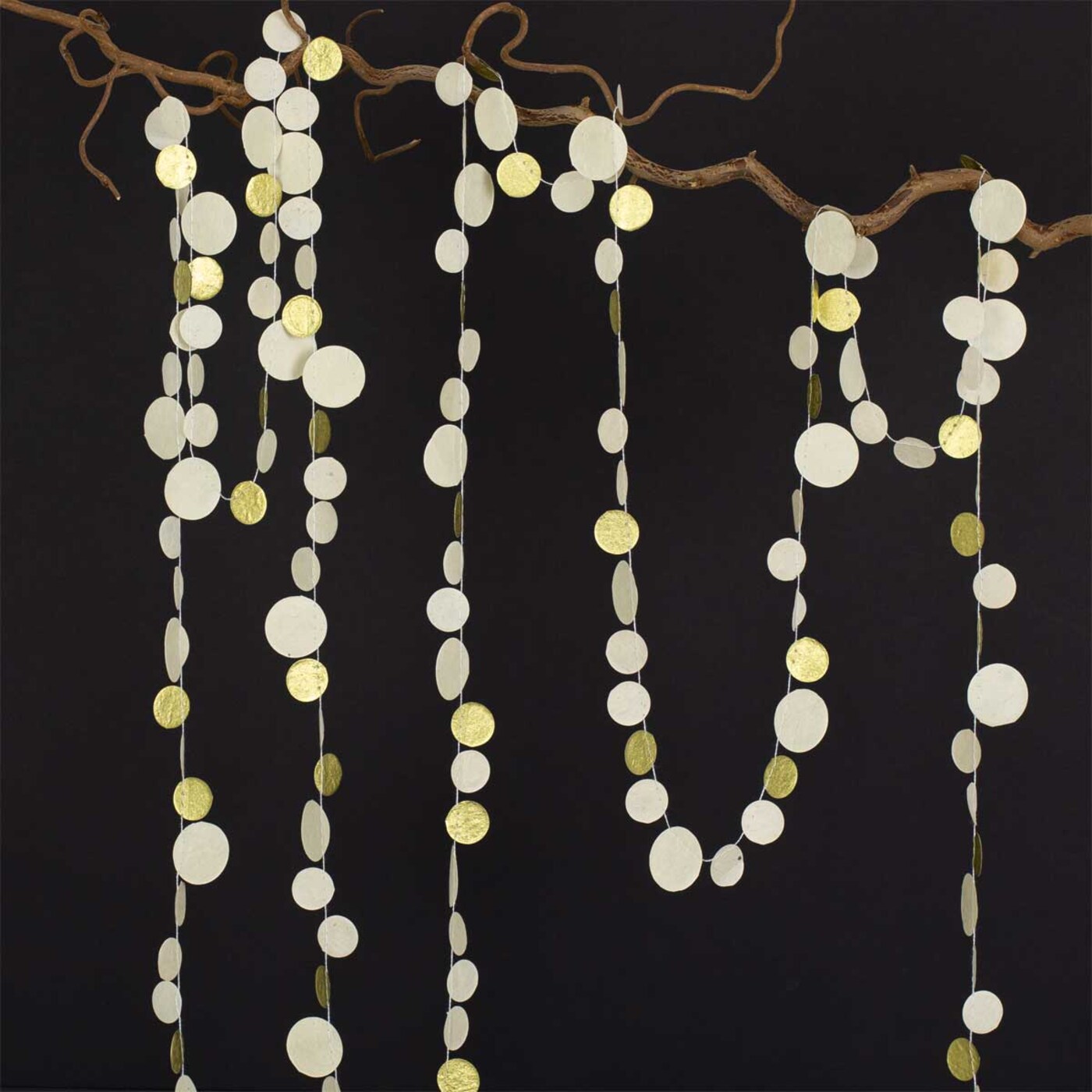 DOTS ON A STRING Garland, white/gold