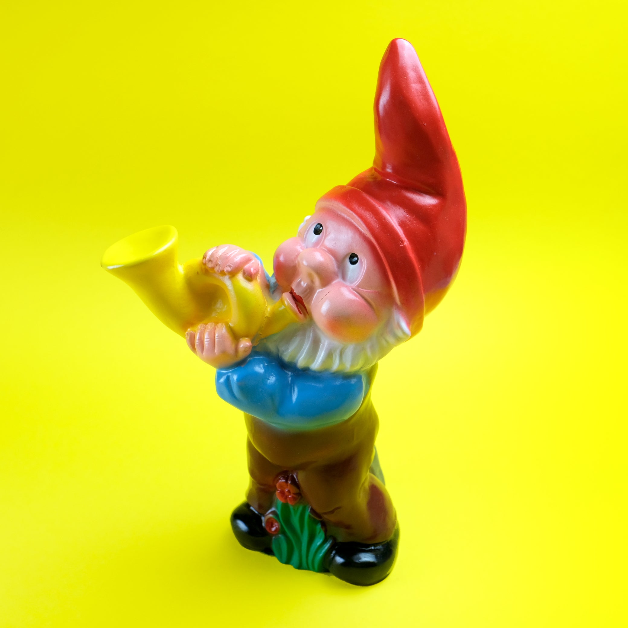 Garden gnome with Frenchhorn