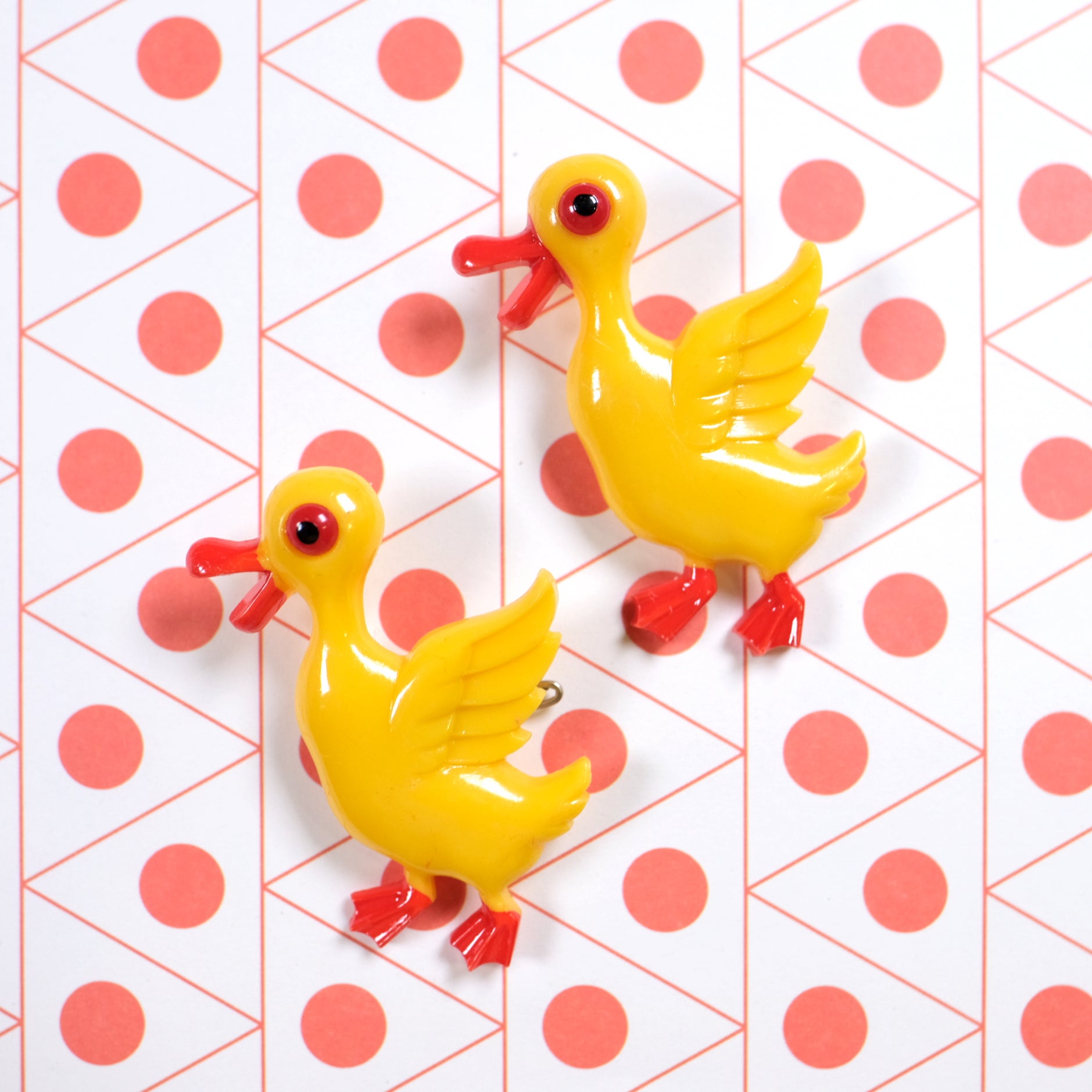 Vintage hand-paint pin - Duck