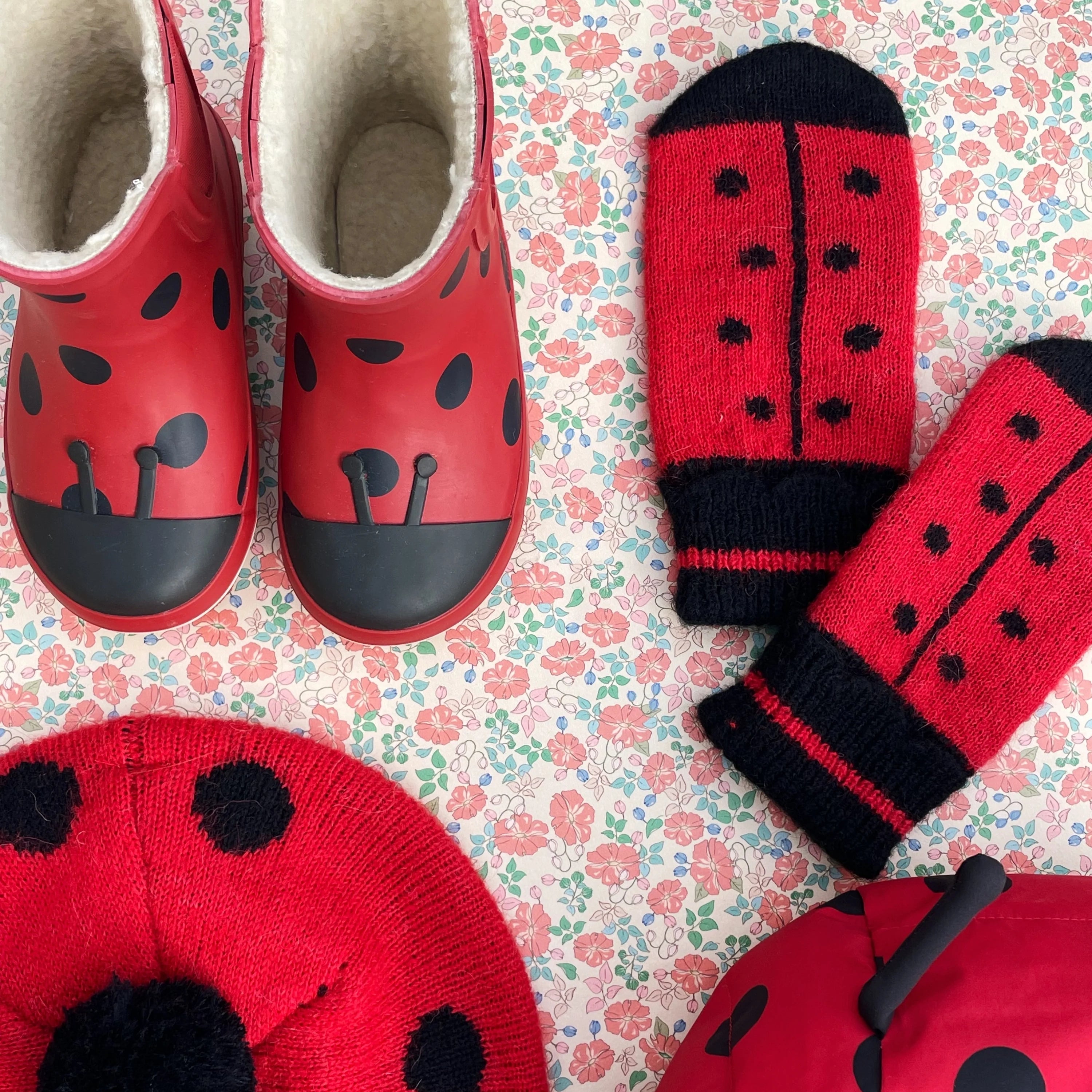 LADYBUG MITTENS