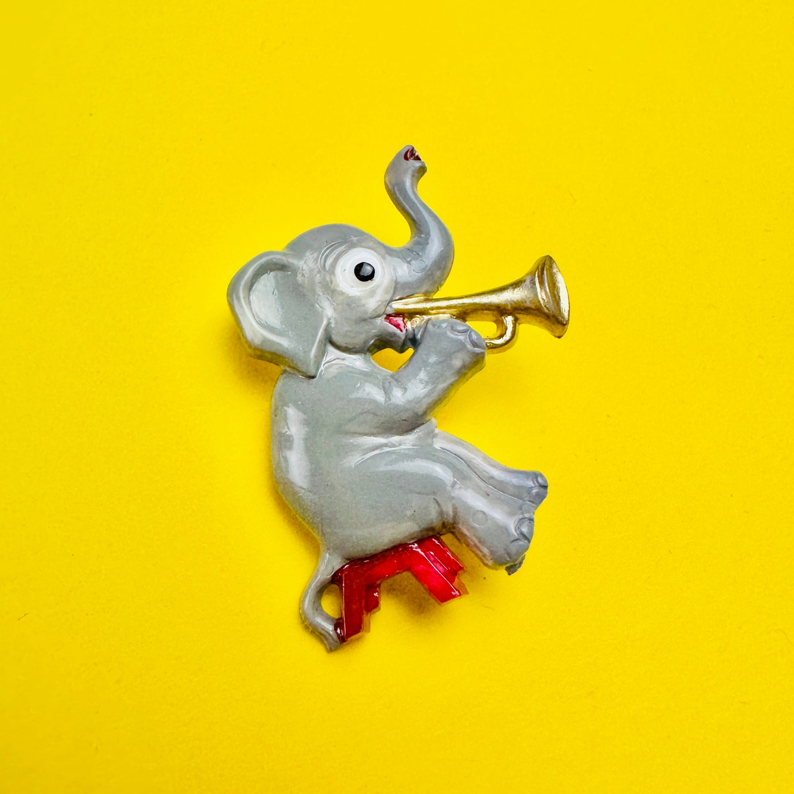 Vintage hand-paint pin - Elephant