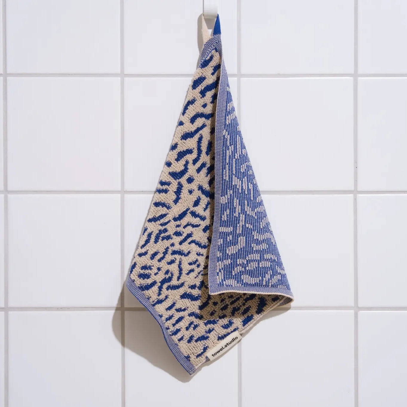 Worm Wash Cloth | Electric Blue