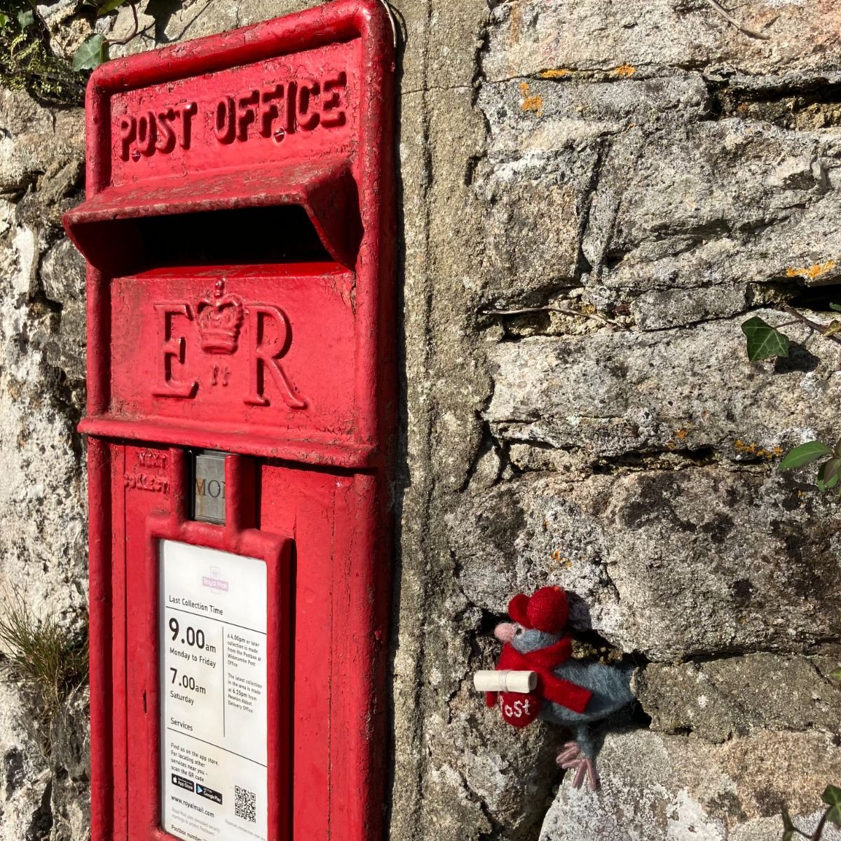 Handmade Pigeon Post Hanging Felt (Copy)