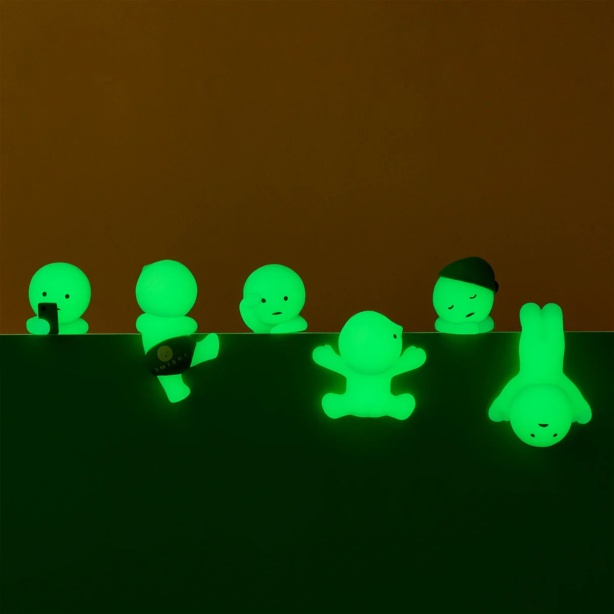 Smiski GLOW IN THE DARK (Blindbox) - Hippers