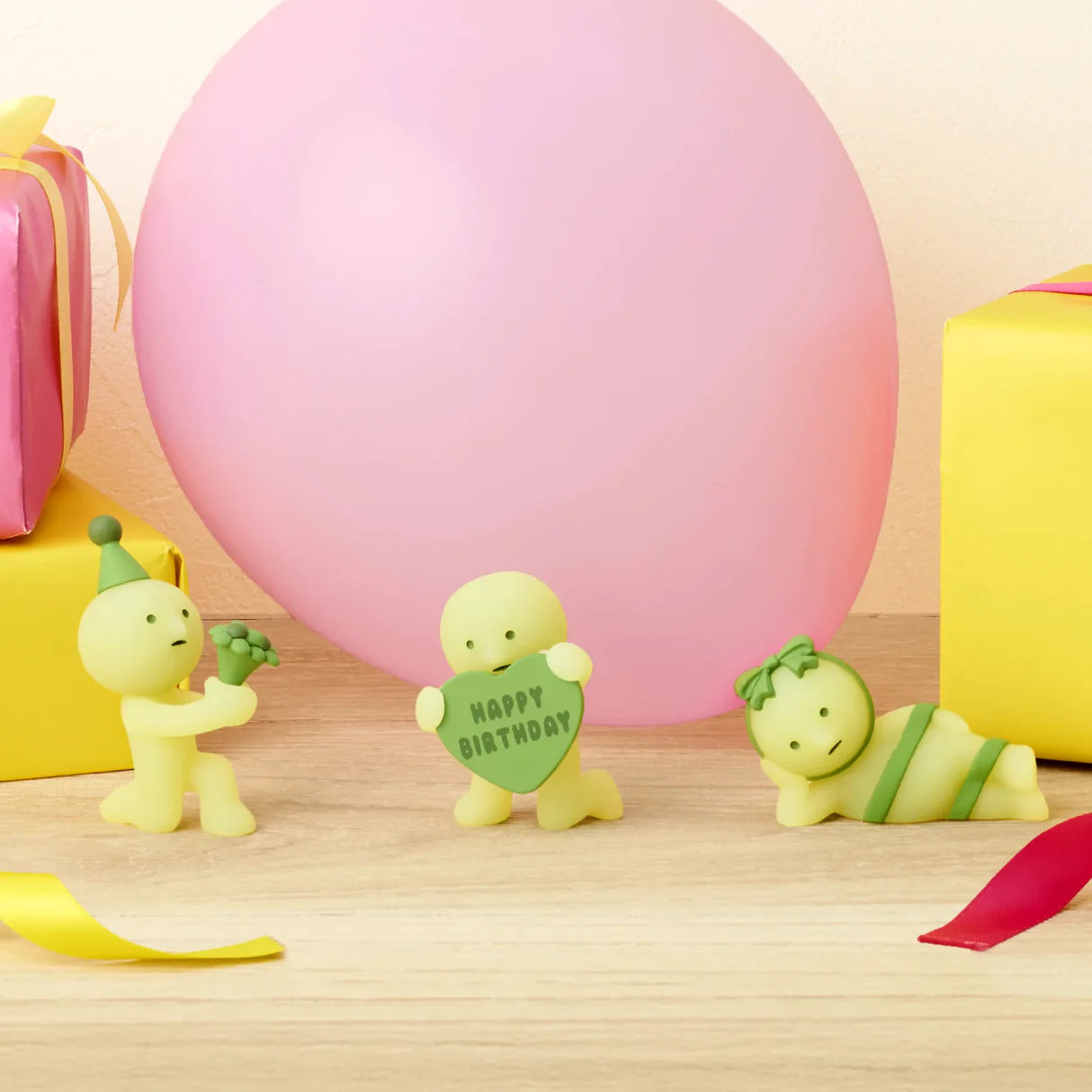 Smiski GLOW IN THE DARK (Blindbox) - Birthday (Available on 1 October)