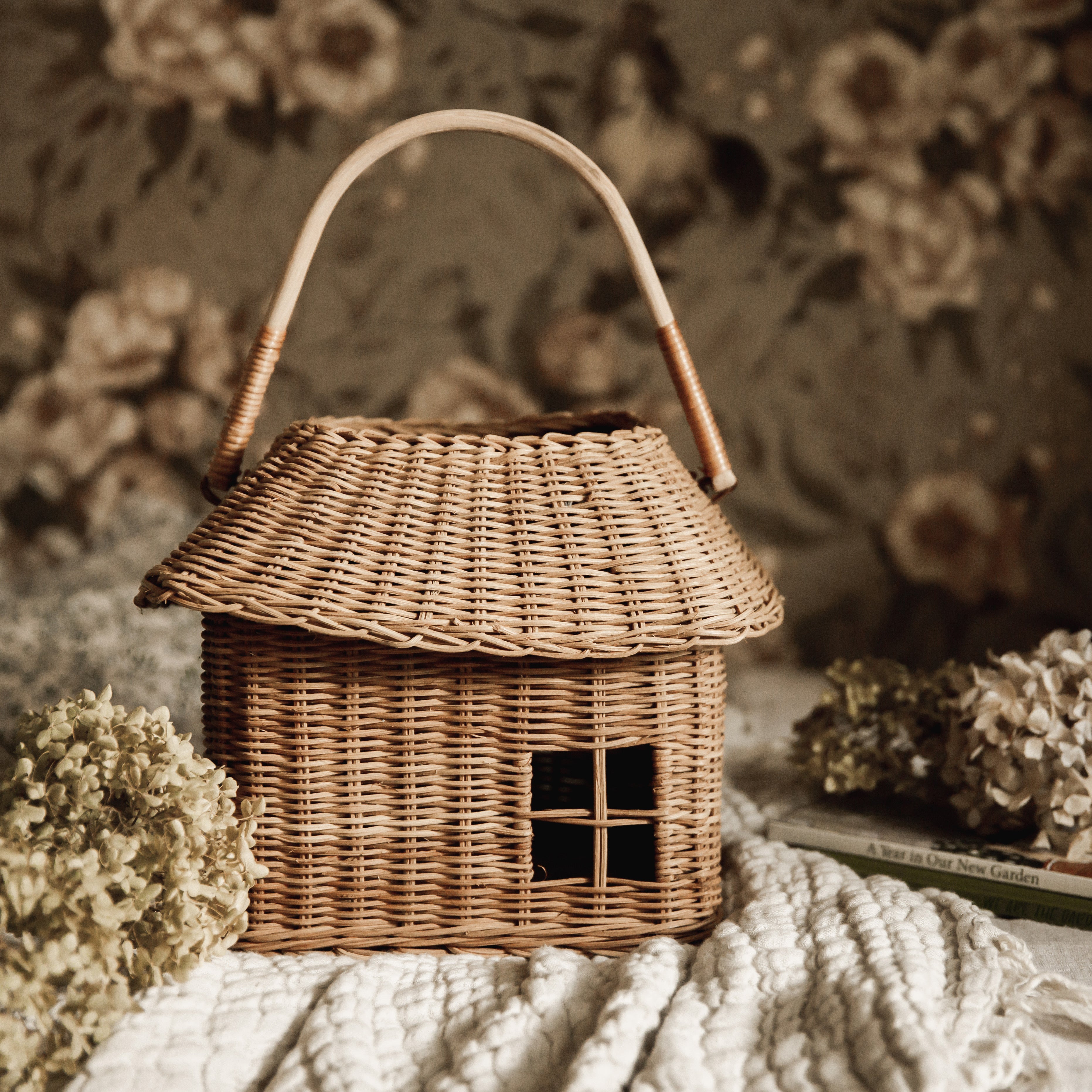 RATTAN HUTCH SMALL BASKET